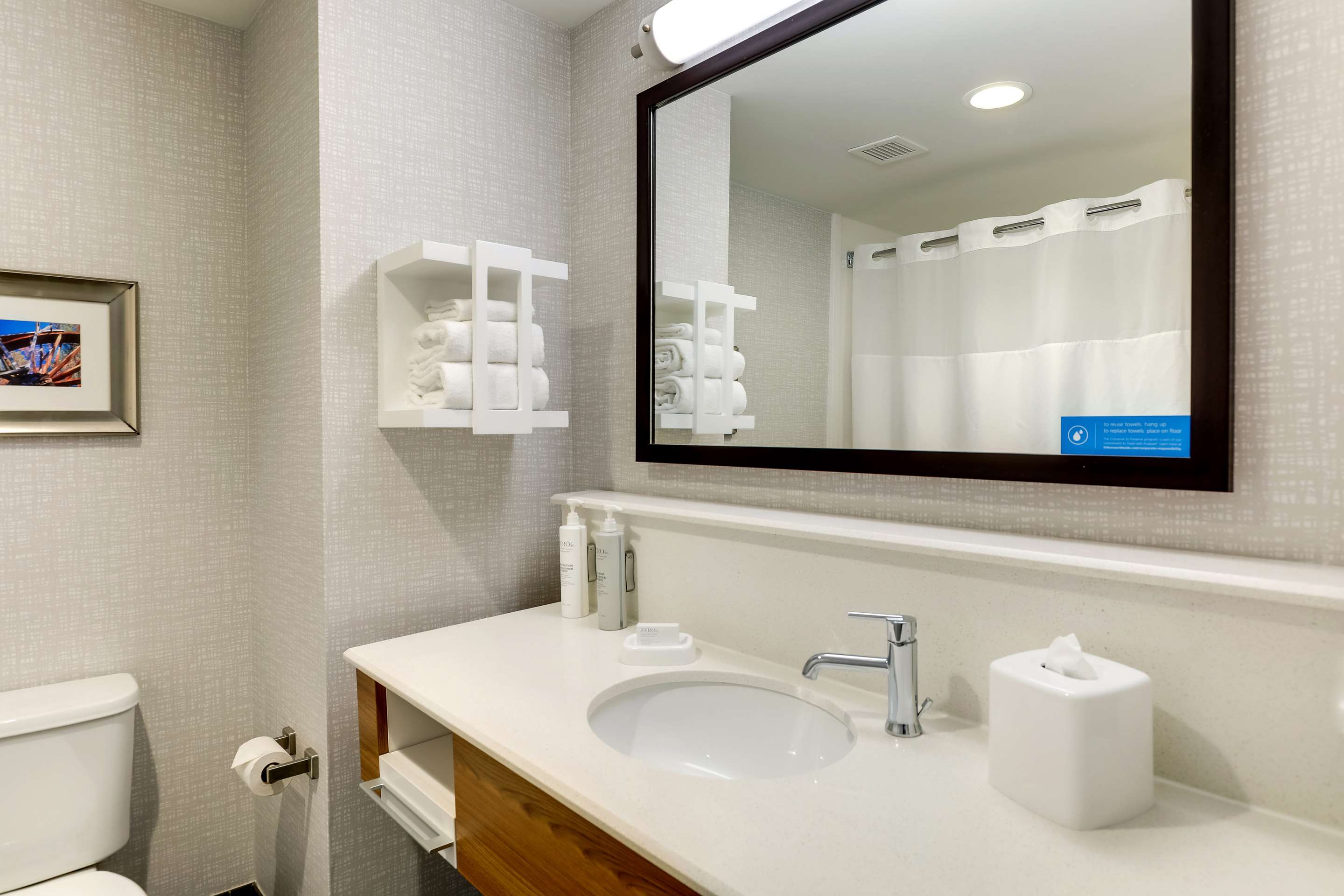 Guest room bath