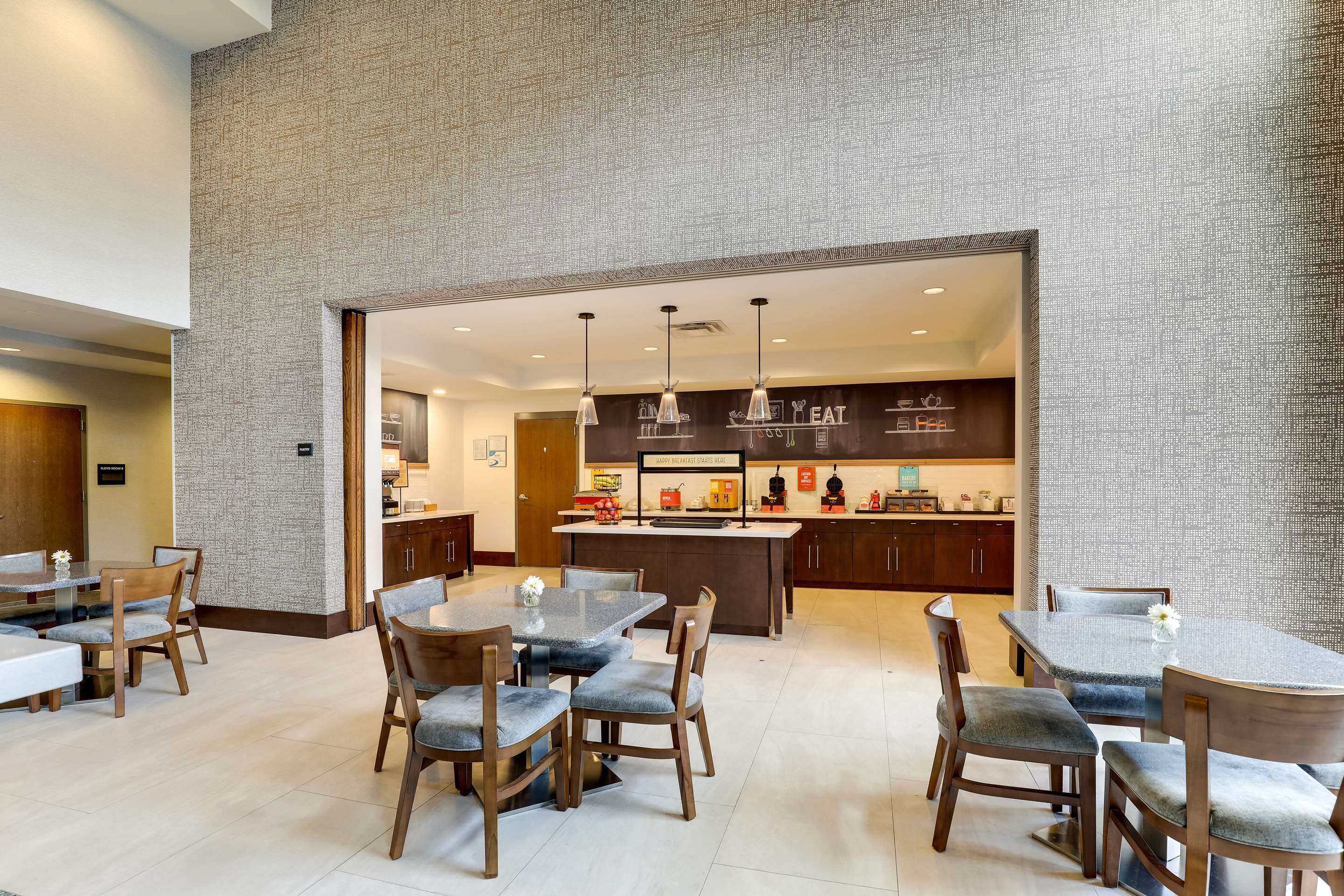 Breakfast Area | Hampton Inn & Suites Rome