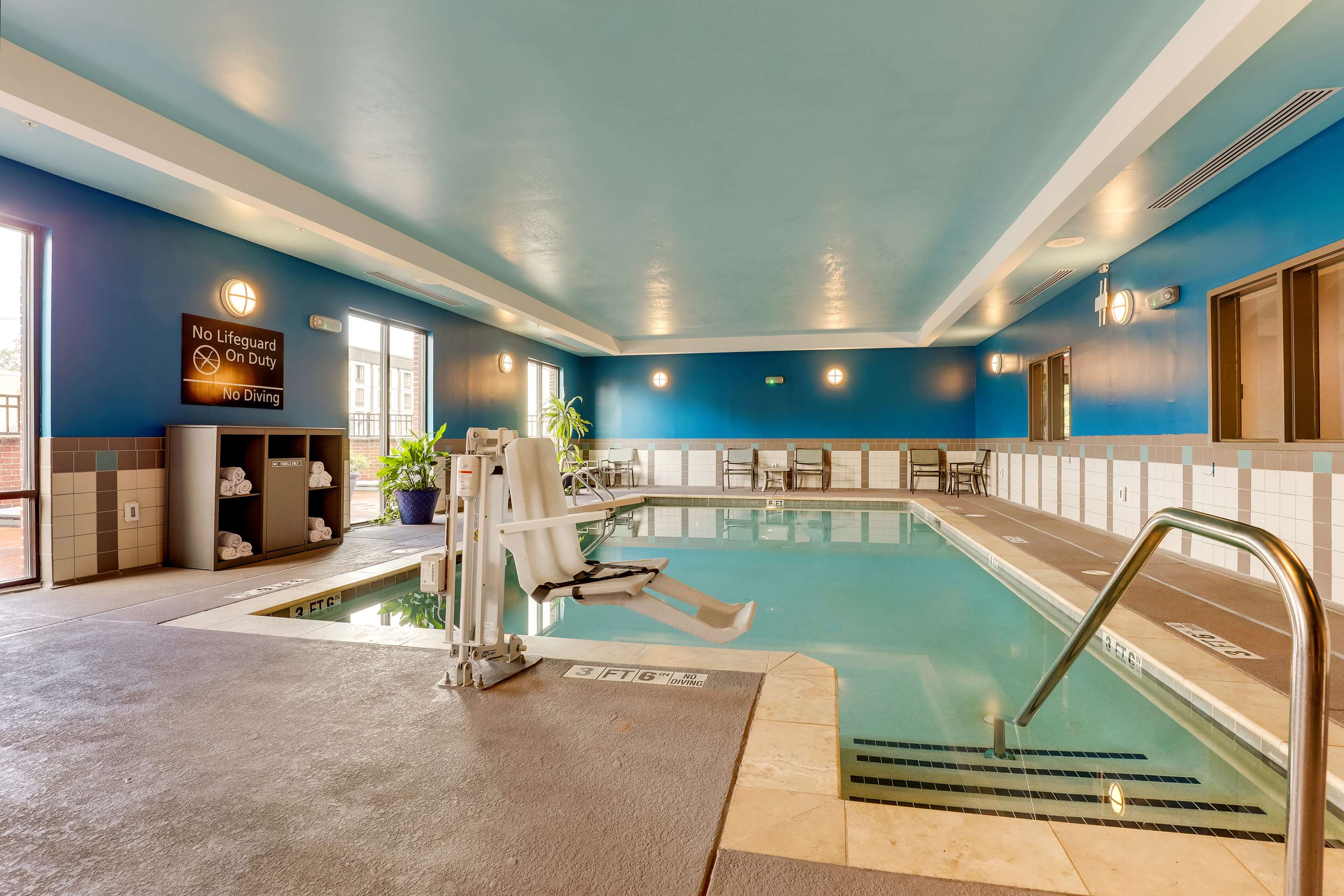 Pool | Hampton Inn & Suites Rome