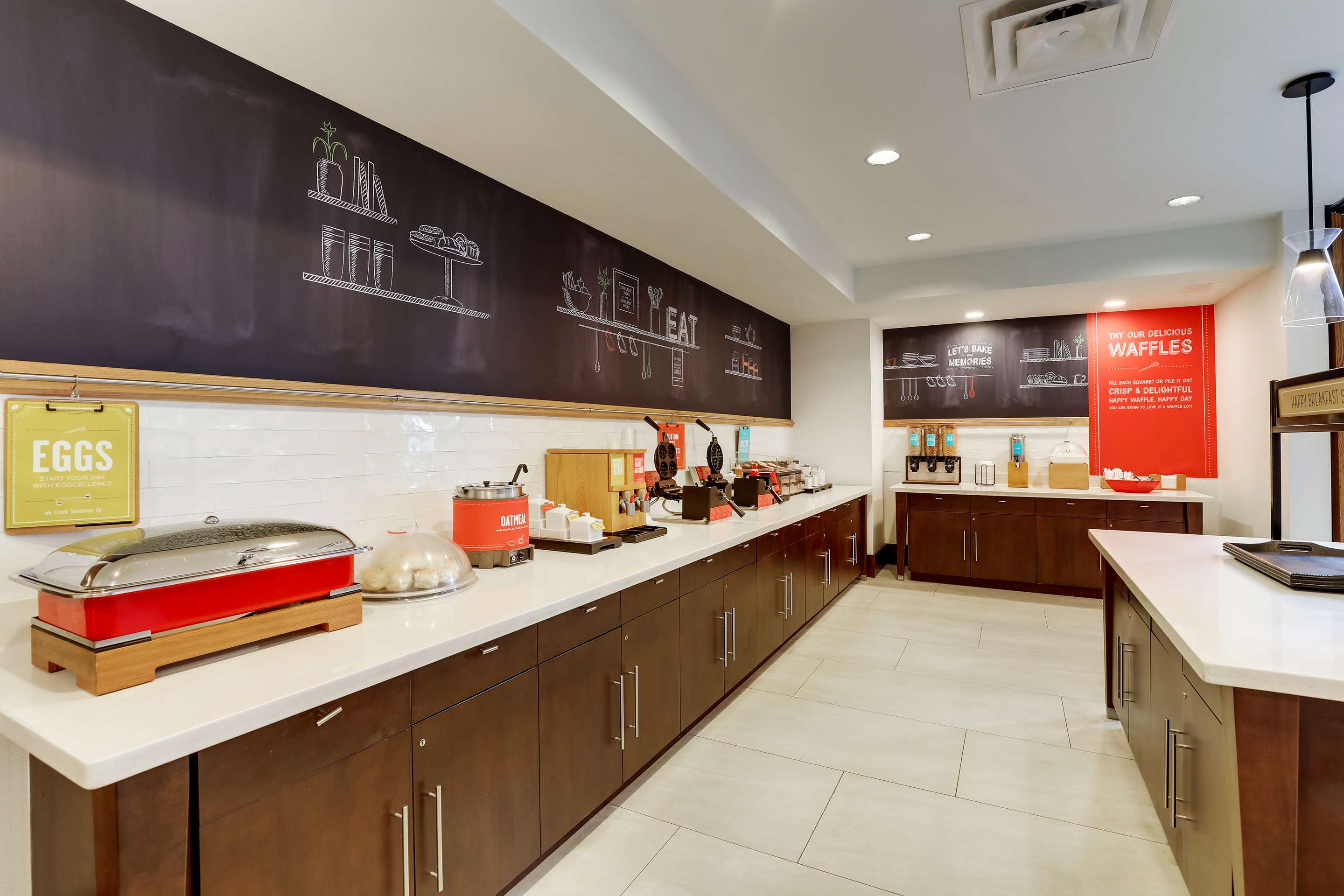 Breakfast Area | Hampton Inn & Suites Rome