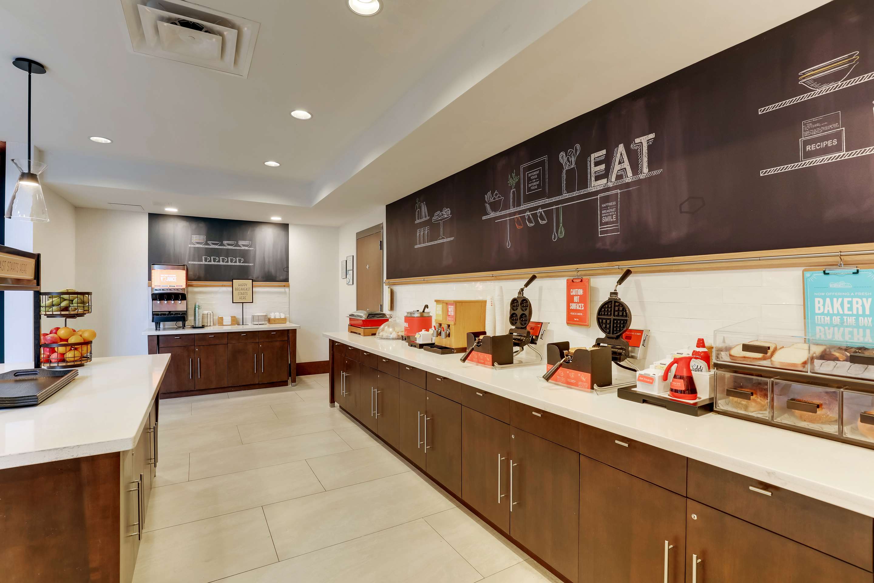 Breakfast Area | Hampton Inn & Suites Rome