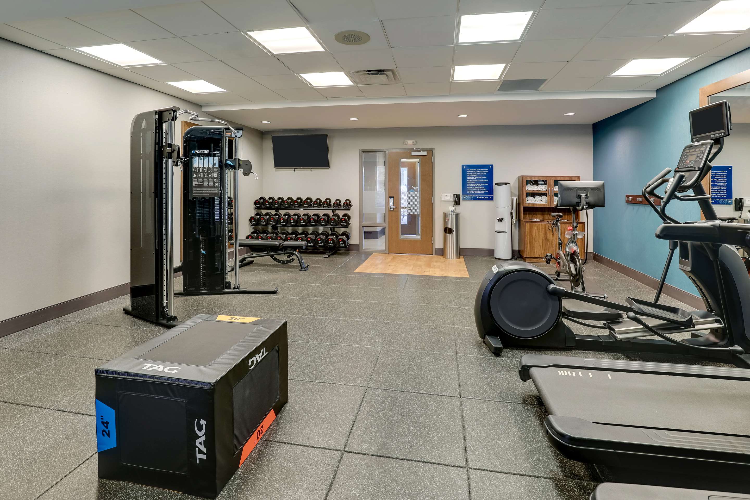 Health club fitness center gym | Hampton Inn & Suites Rome