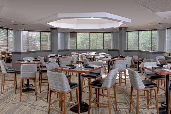 Bar - DoubleTree by Hilton Hotel Rockland
