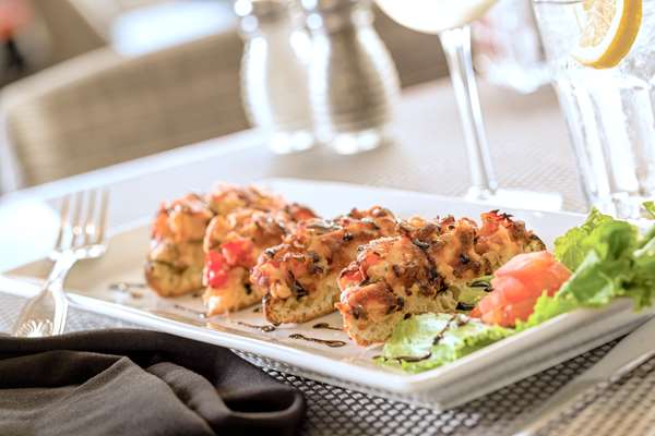 Bar - DoubleTree by Hilton Hotel Rockland