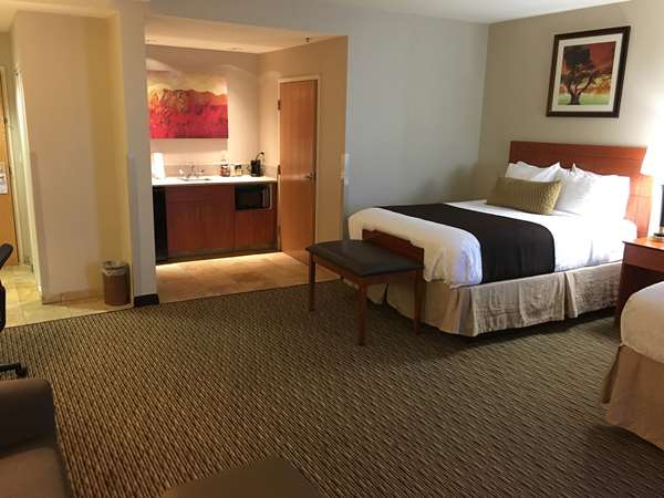  - Best Western Plus Arrowhead Hotel Colton