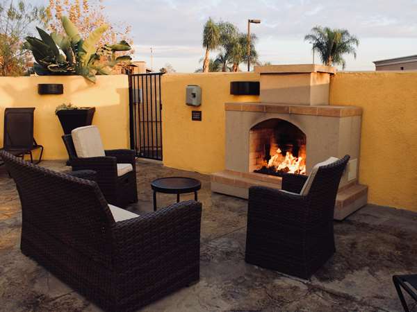  - Best Western Plus Arrowhead Hotel Colton