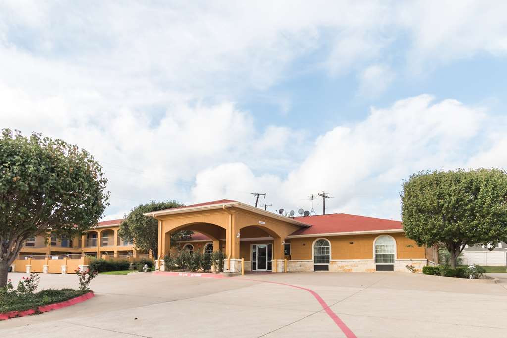 MOTEL 6® ALVARADO TX 8713 Alvarado 1185 West Highway 67 76009