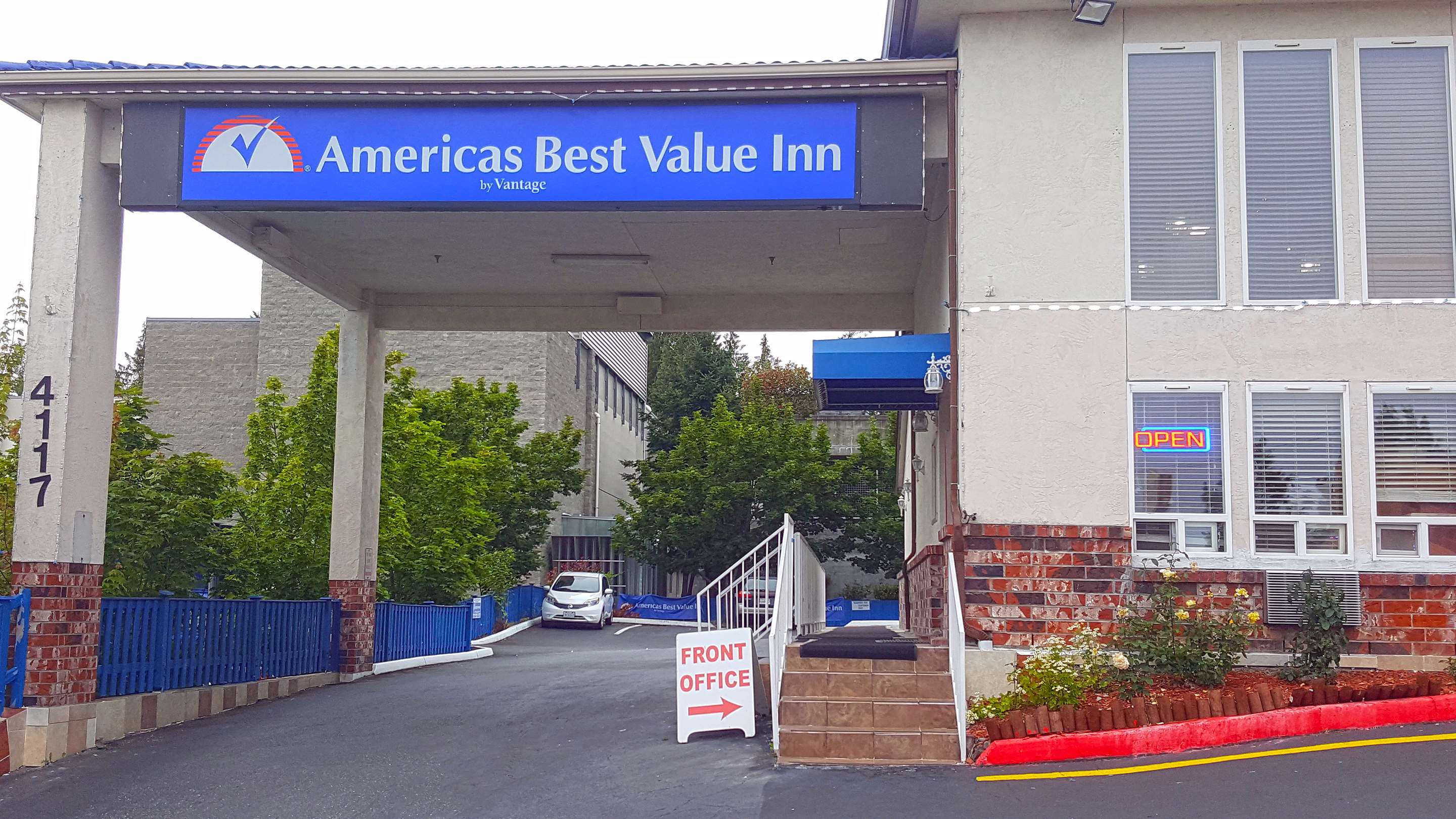 Front Exterior | Americas Best Value Inn Lynnwood Seattle