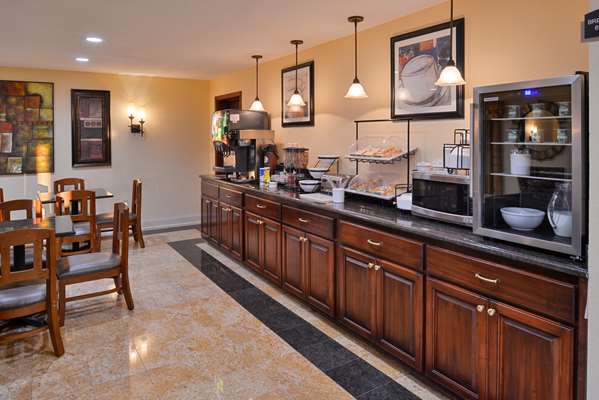  - Americas Best Value Inn US 45 Tupelo - I-22, Exit 86