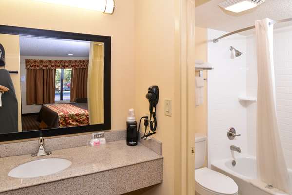  - Americas Best Value Inn US 45 Tupelo - I-22, Exit 86