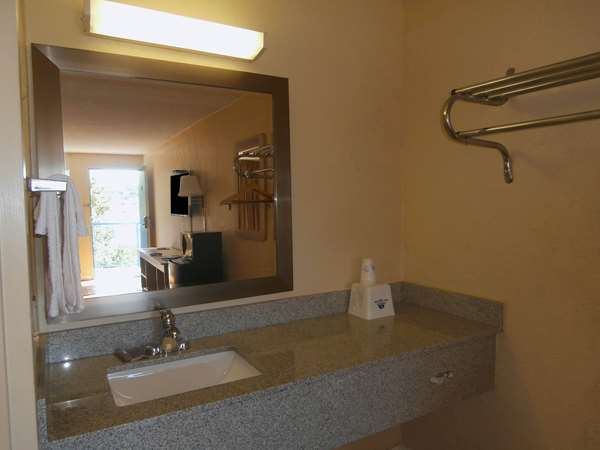  - Americas Best Value Inn Tucker - I-285, Exit 38