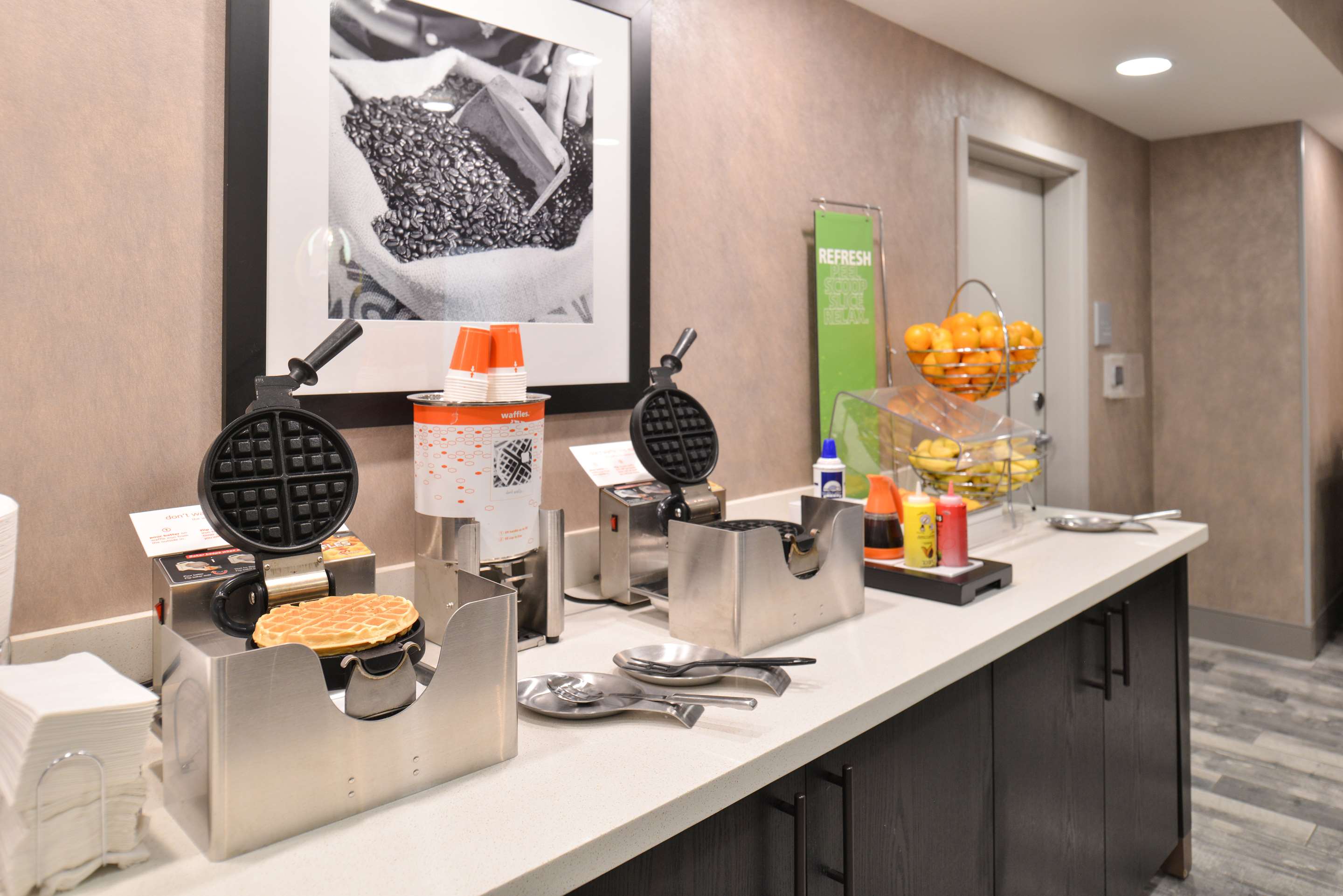 Restaurant | Hampton Inn & Suites Ames