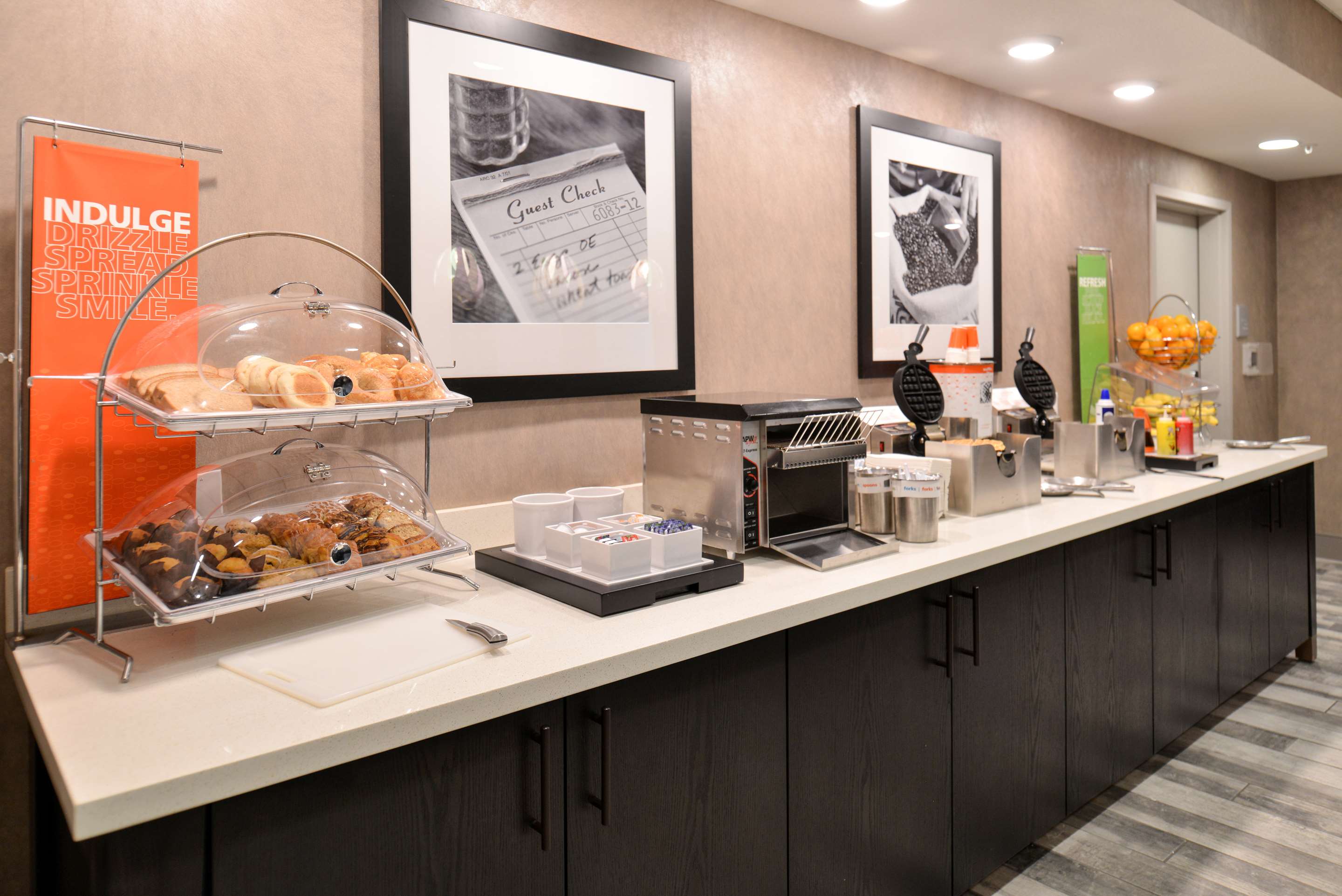 Restaurant | Hampton Inn & Suites Ames