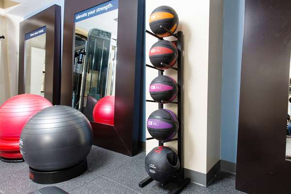 Fitness/ Exercise Room - Hampton Inn & Suites Downtown Dallas
