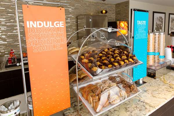 Amenities - Hampton Inn & Suites Downtown Dallas