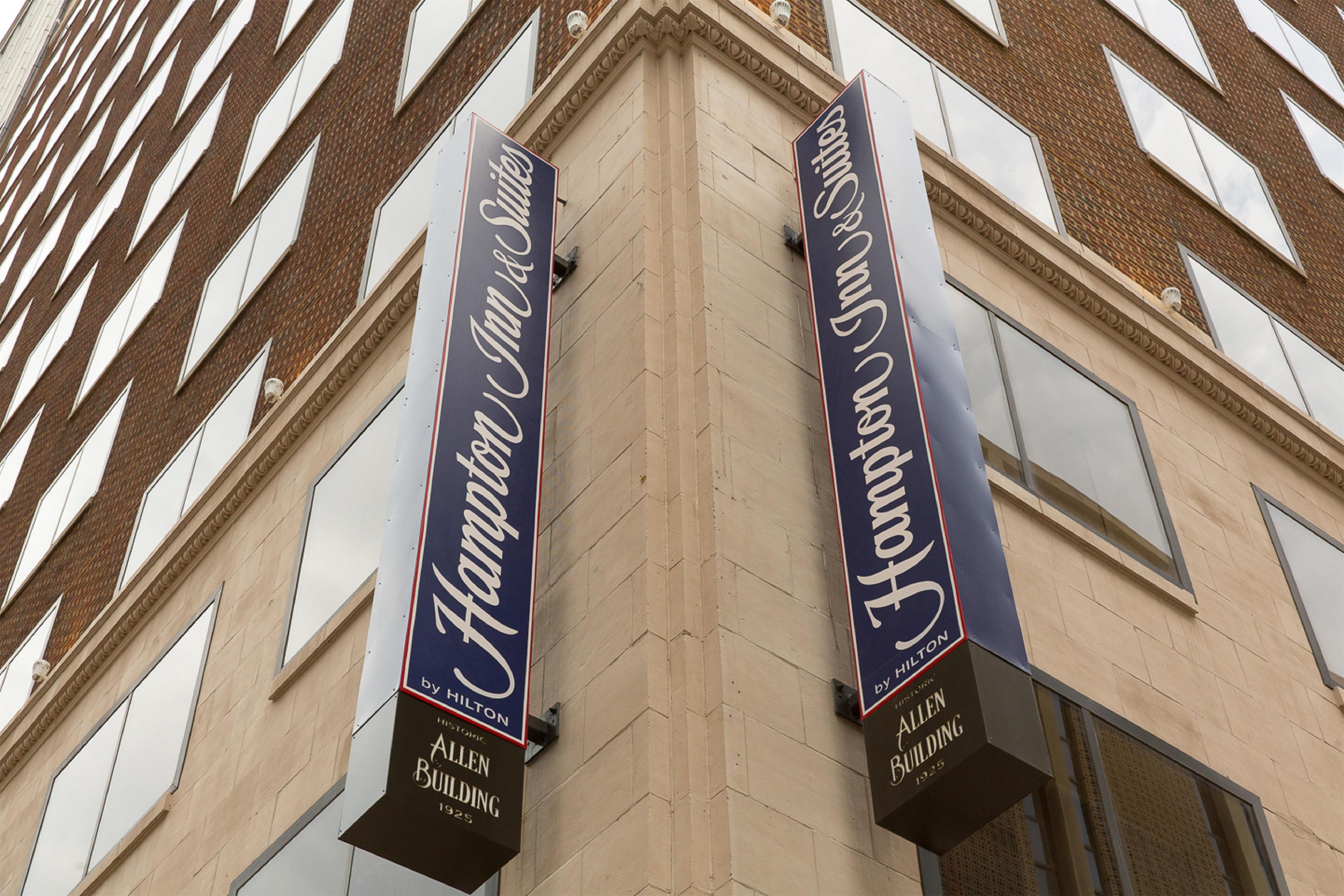 Exterior | Hampton Inn & Suites Dallas Downtown