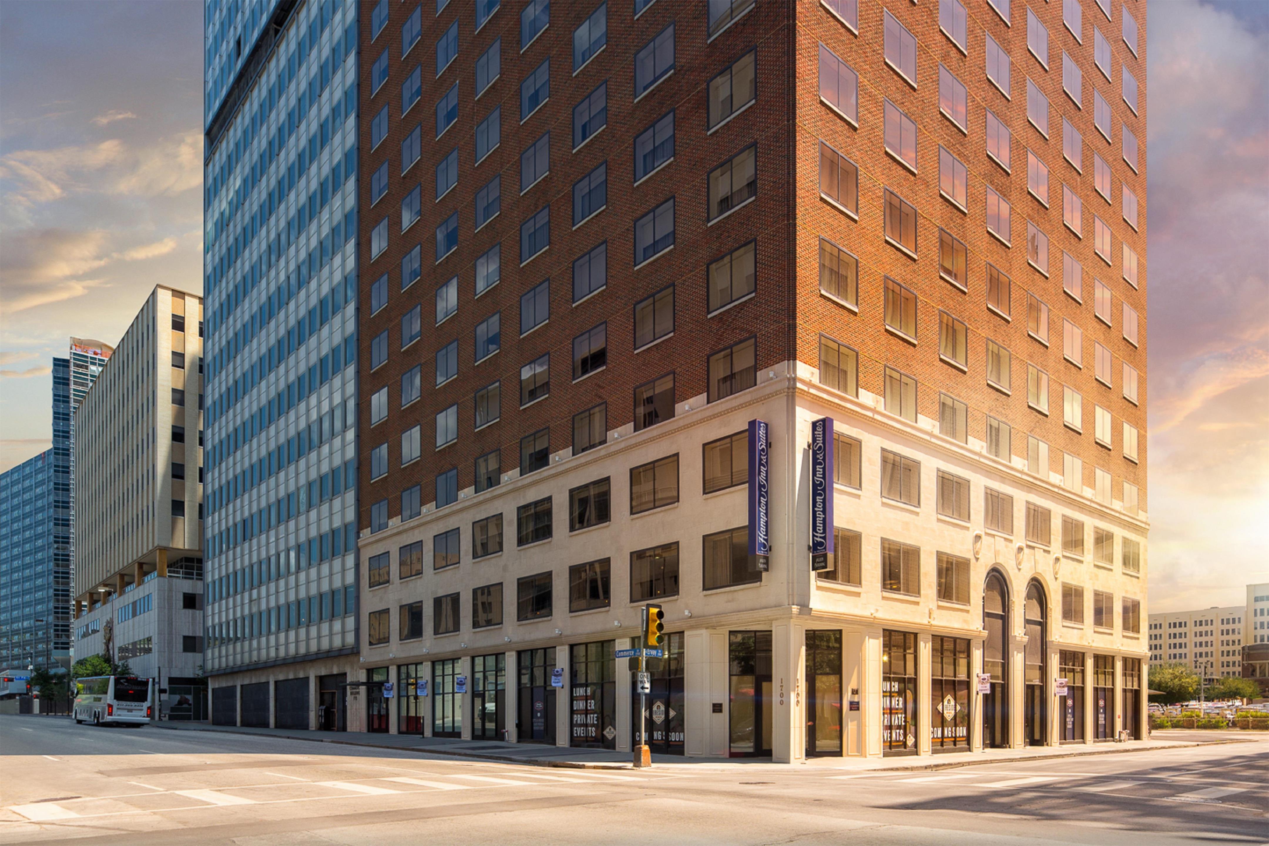 Exterior | Hampton Inn & Suites Dallas Downtown