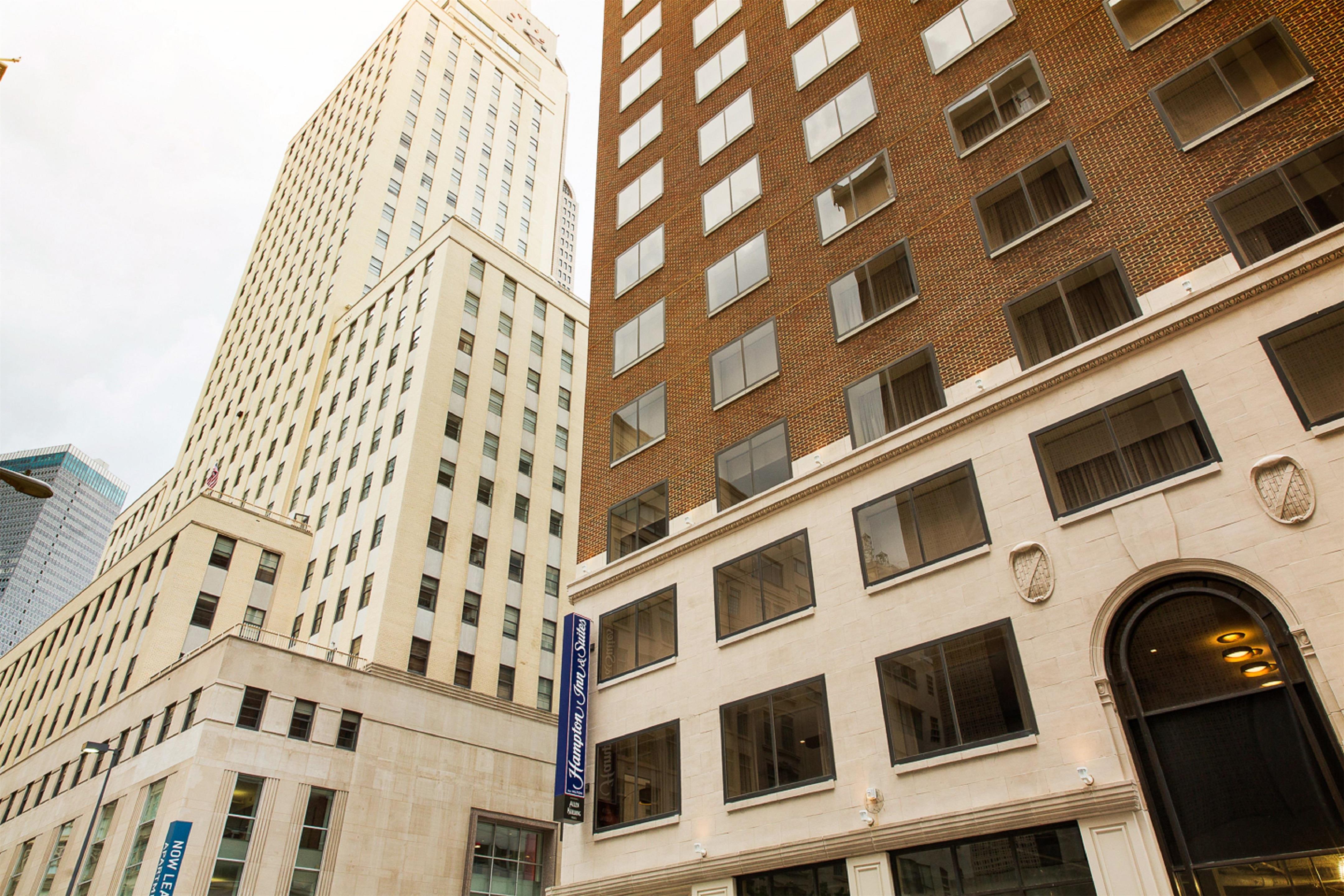 Exterior | Hampton Inn & Suites Dallas Downtown