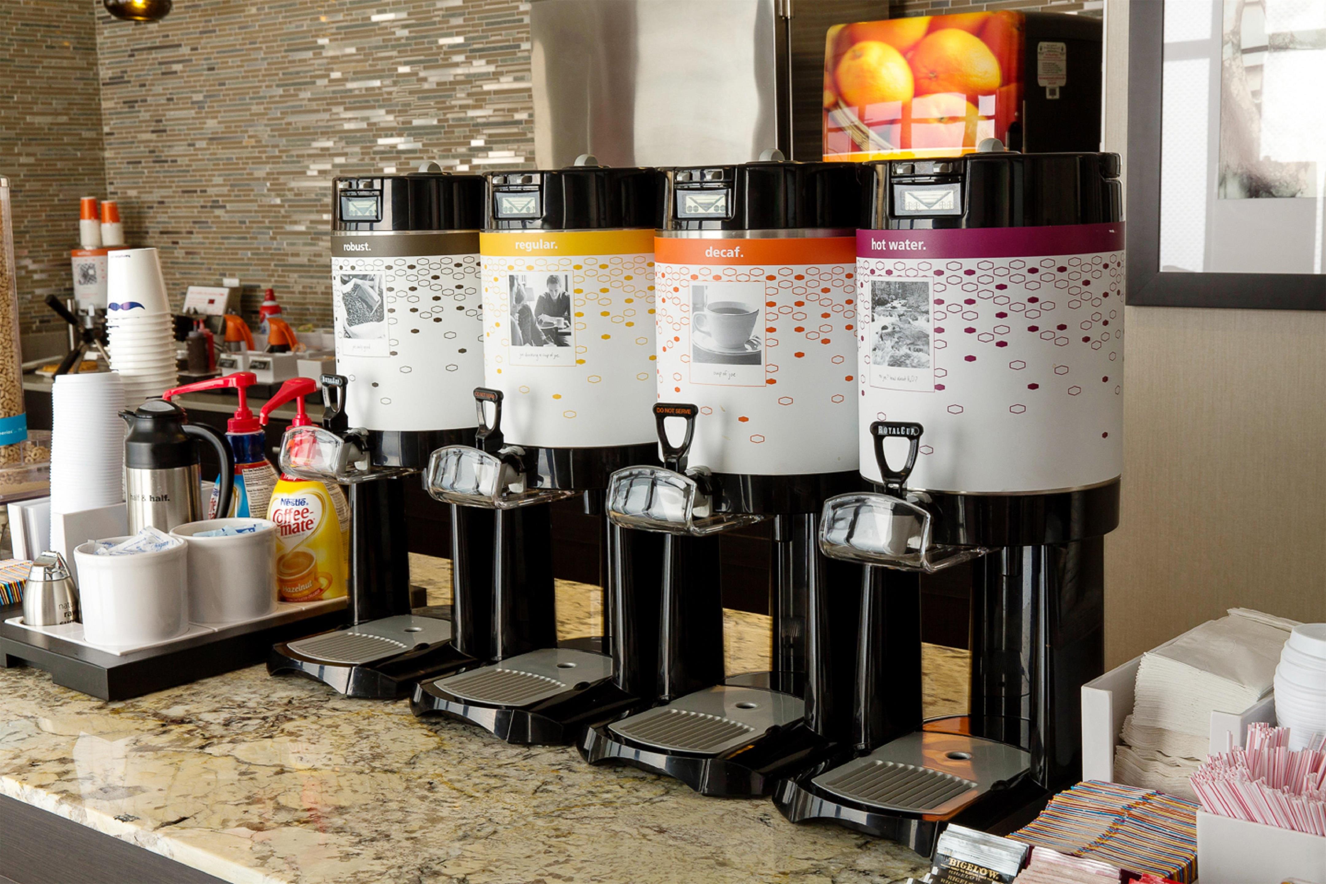 Breakfast Area | Hampton Inn & Suites Dallas Downtown