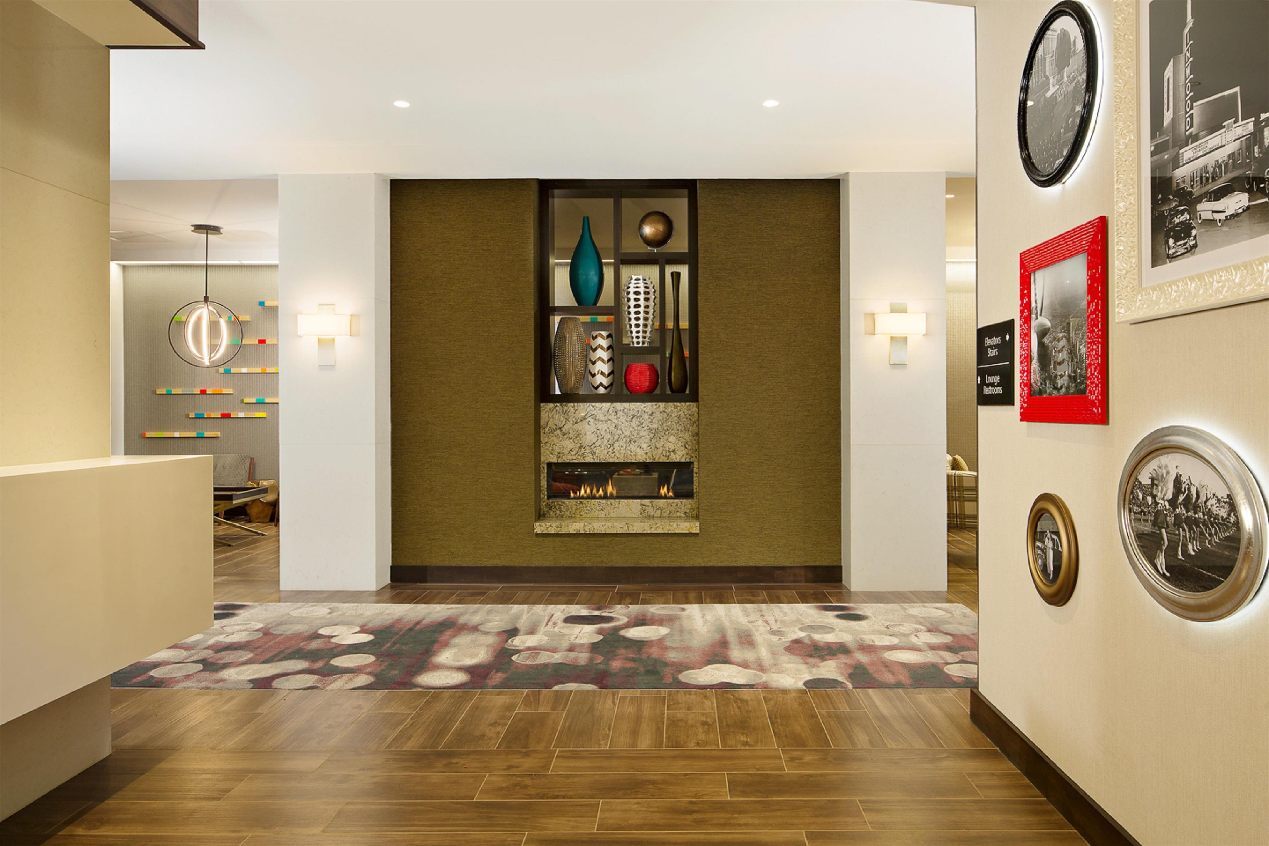 Lobby | Hampton Inn & Suites Dallas Downtown