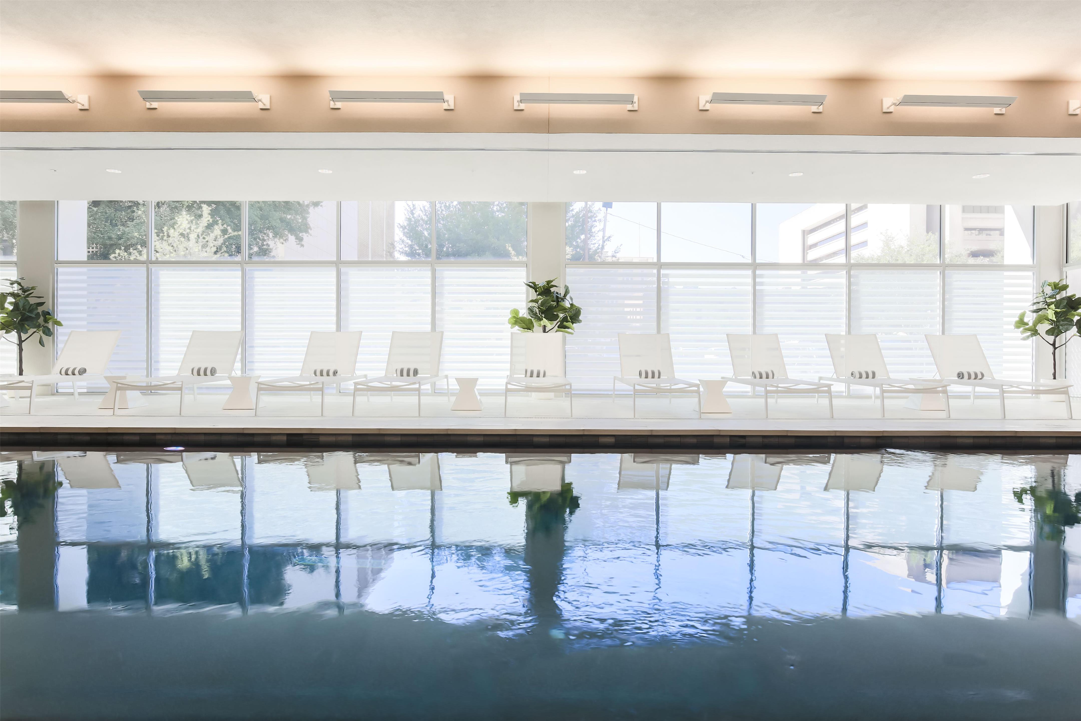 Pool | Hampton Inn & Suites Dallas Downtown