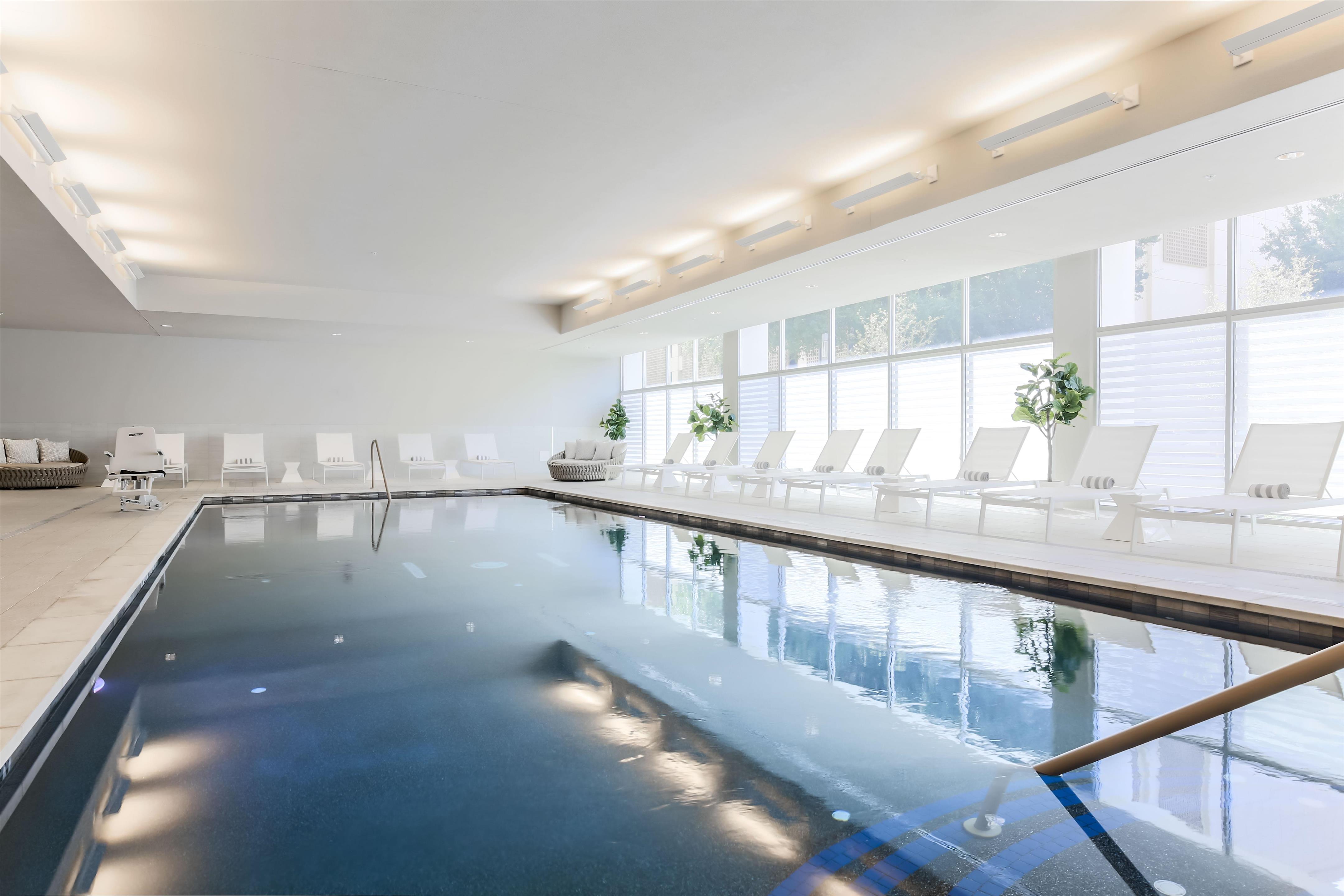 Pool | Hampton Inn & Suites Dallas Downtown