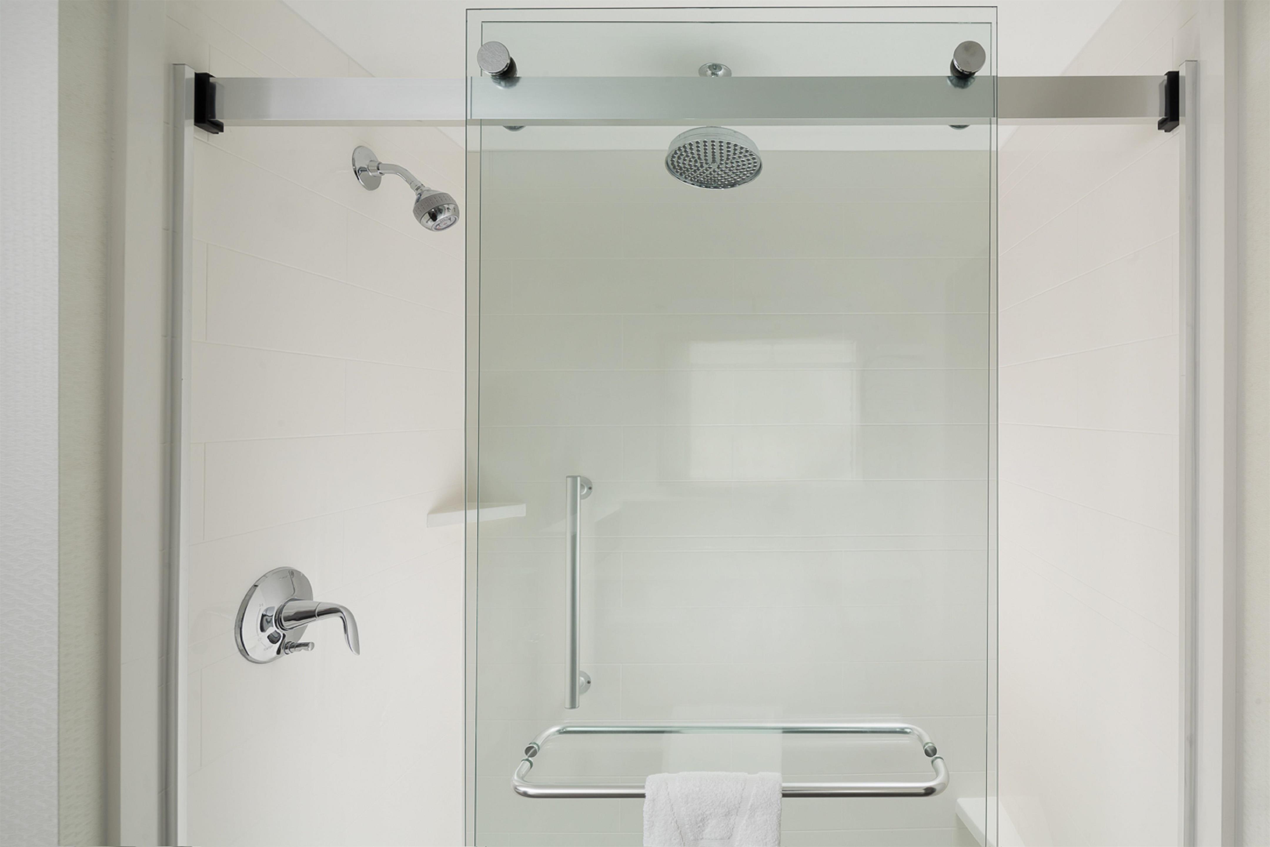 Guest room bath