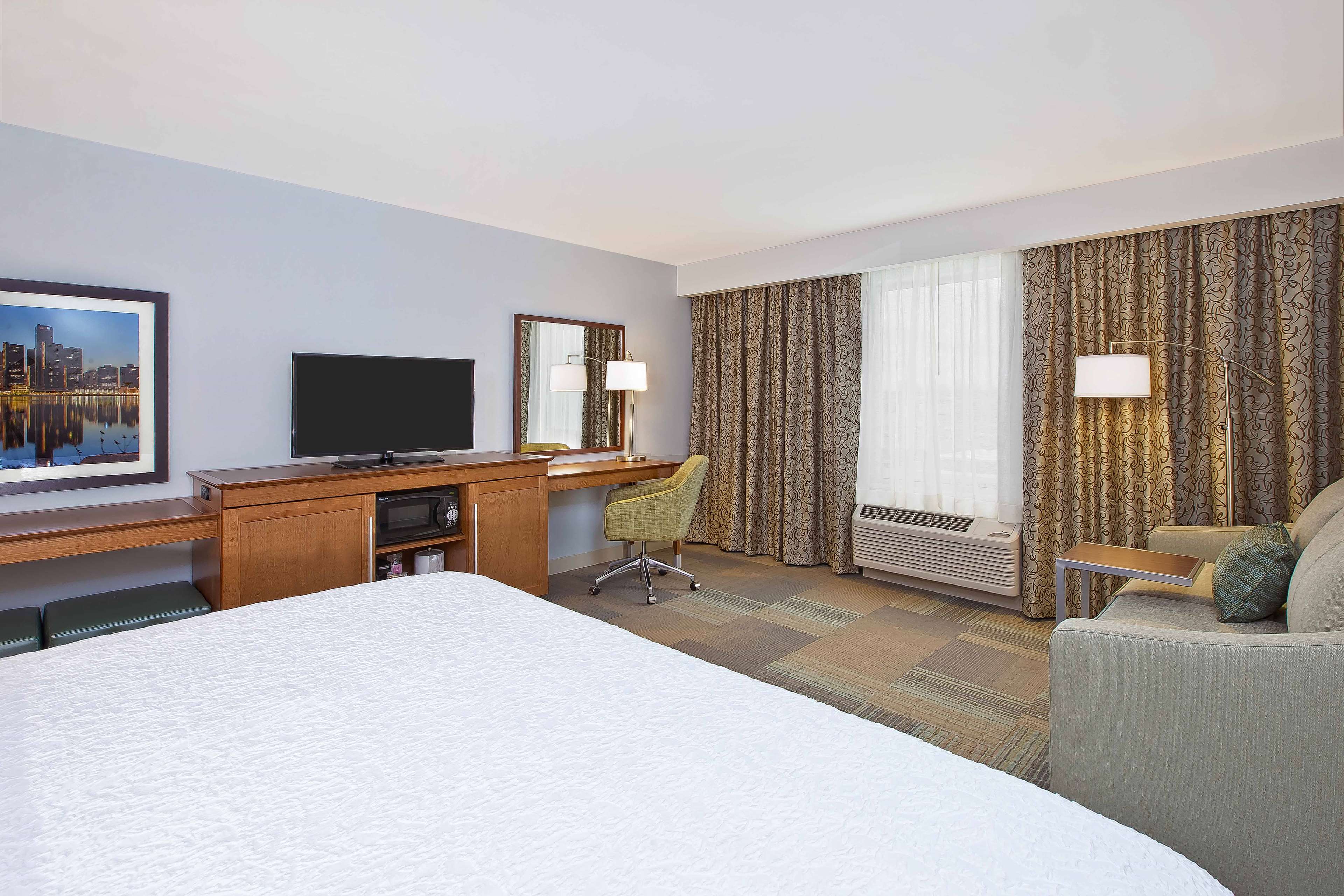Hampton Inn West Bloomfield/ Southfield Room Type - 1K W SHWR SFBD MIC FRG NS