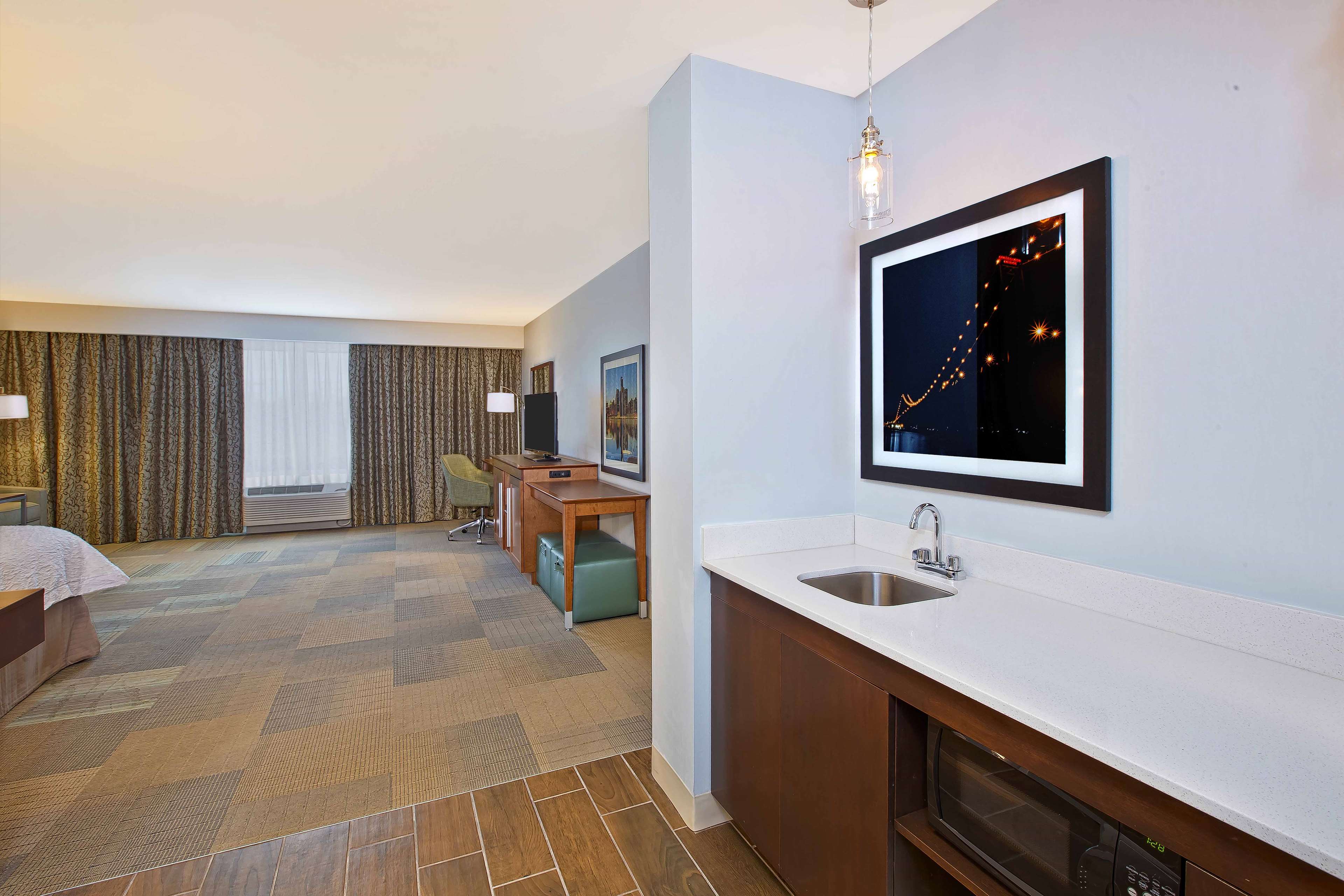 Hampton Inn West Bloomfield/ Southfield Room Type - 1K STDO W SHOWER WTBR NS