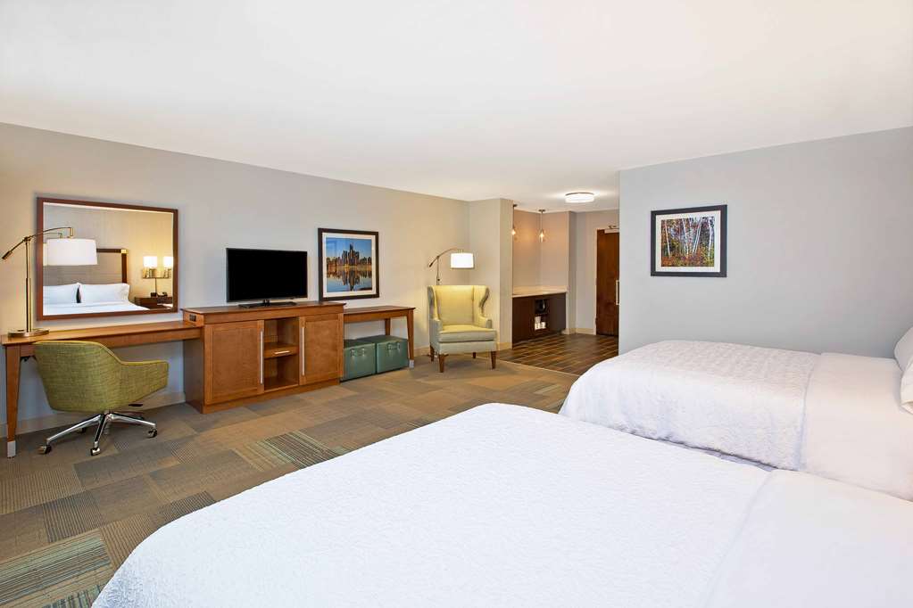 Hampton Inn West Bloomfield/ Southfield Room Type - 2QN MOB HEA ACC TUB STU NS