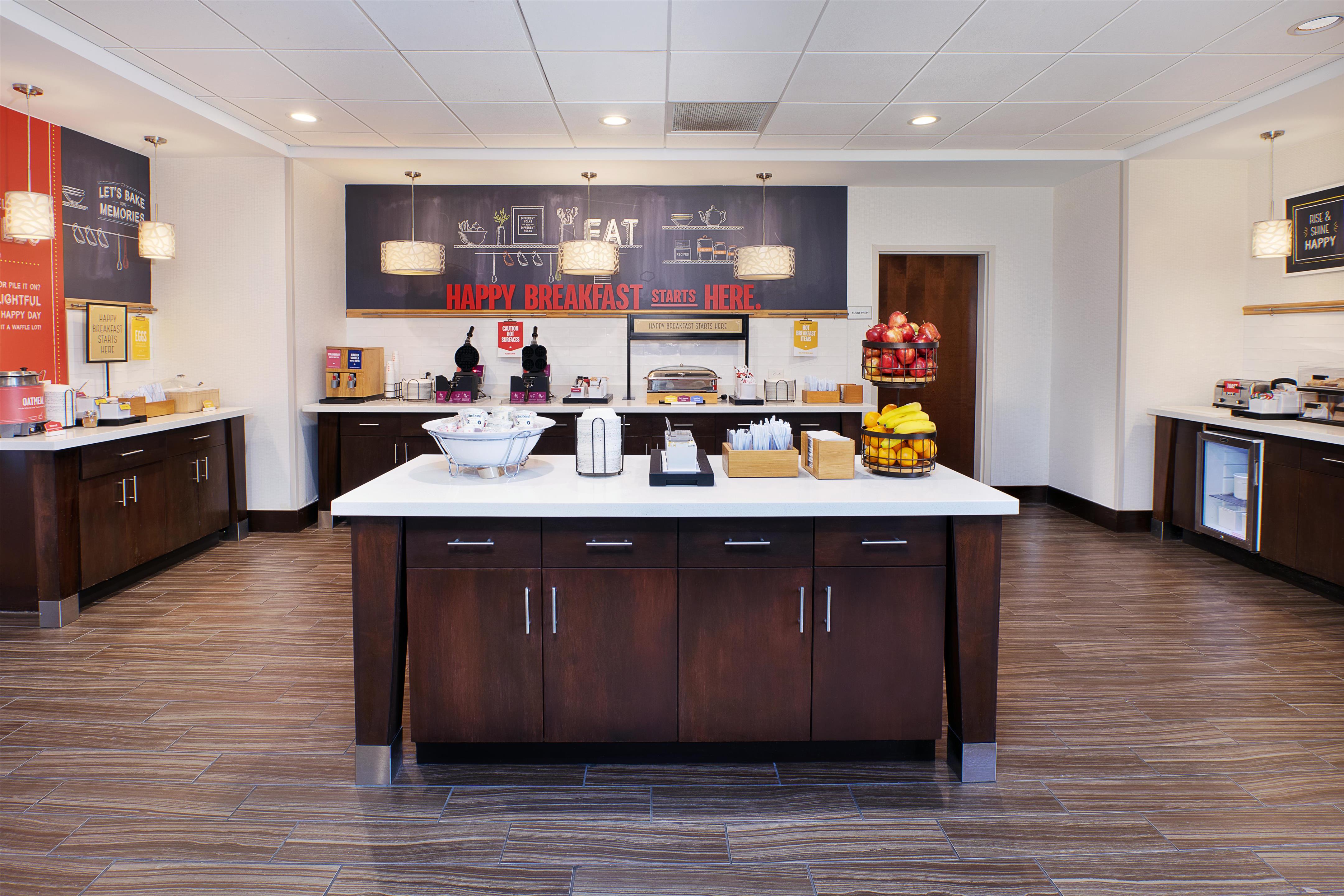 Breakfast Area | Hampton Inn Southfield/West Bloomfield
