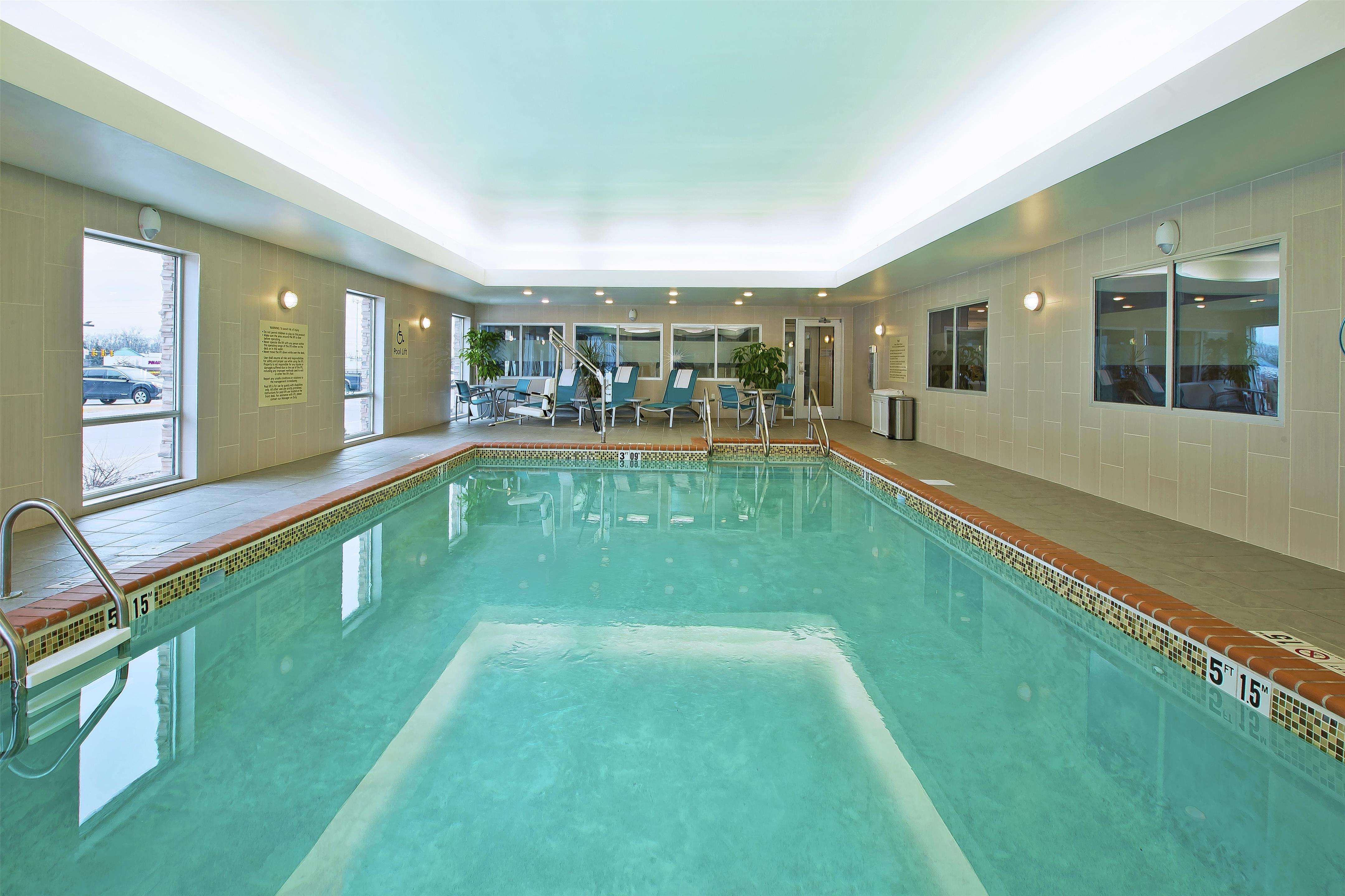Pool | Hampton Inn Southfield/West Bloomfield
