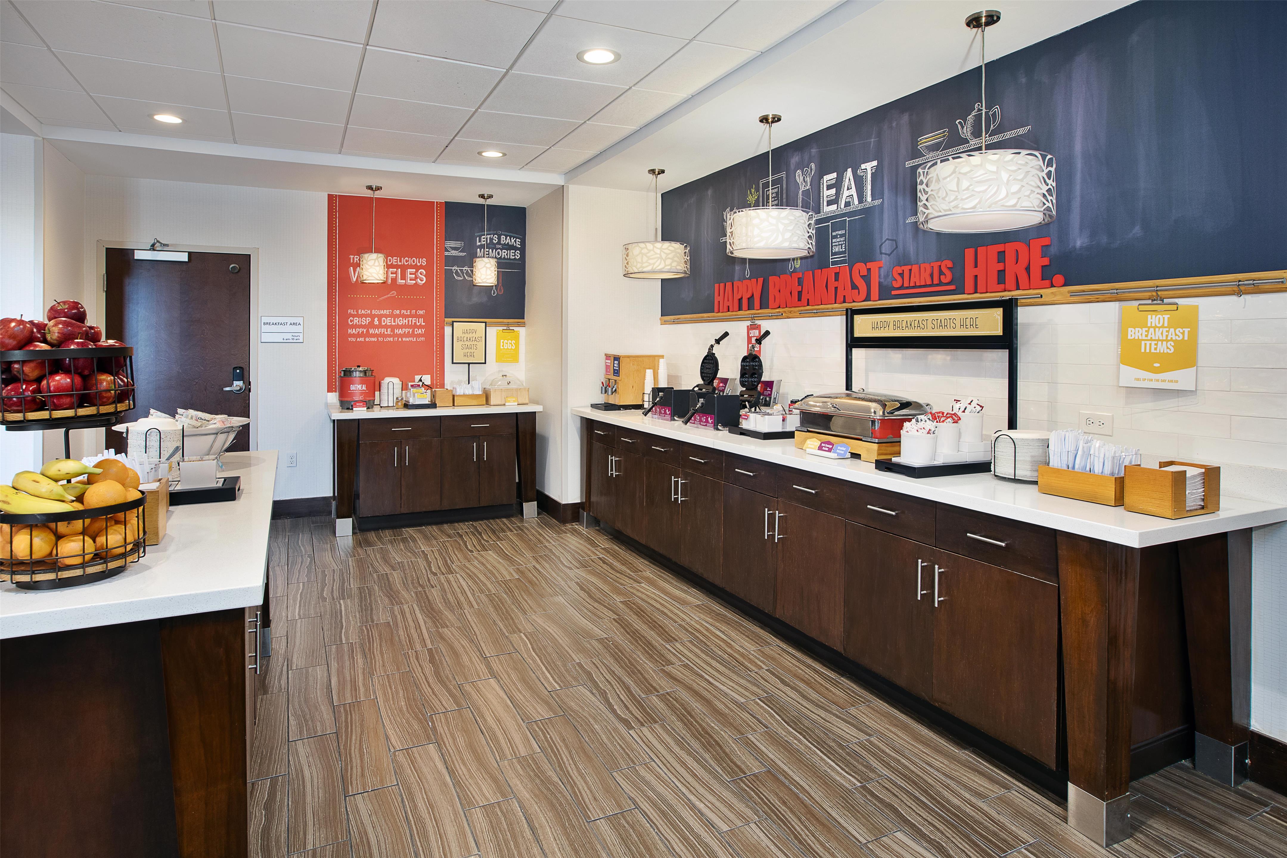 Breakfast Area | Hampton Inn Southfield/West Bloomfield