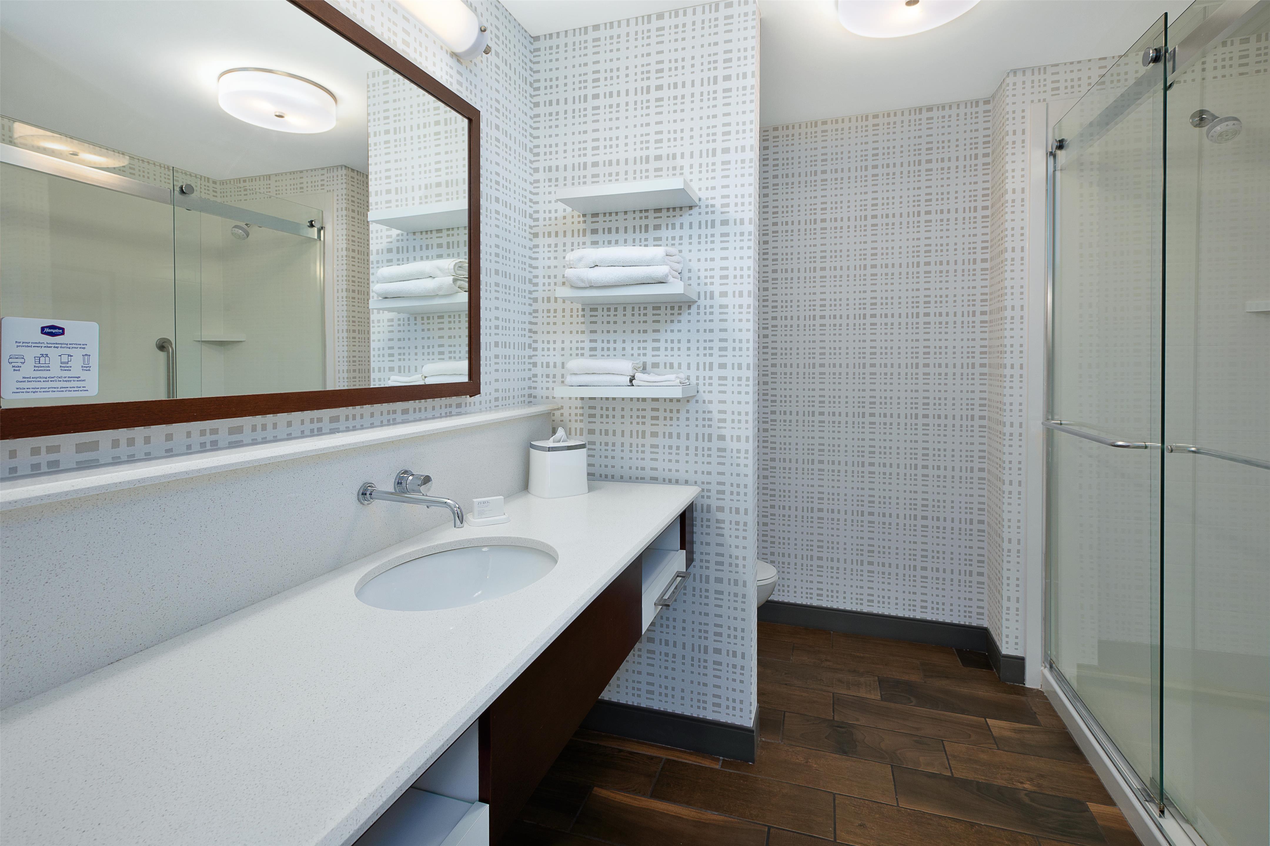 Guest room bath