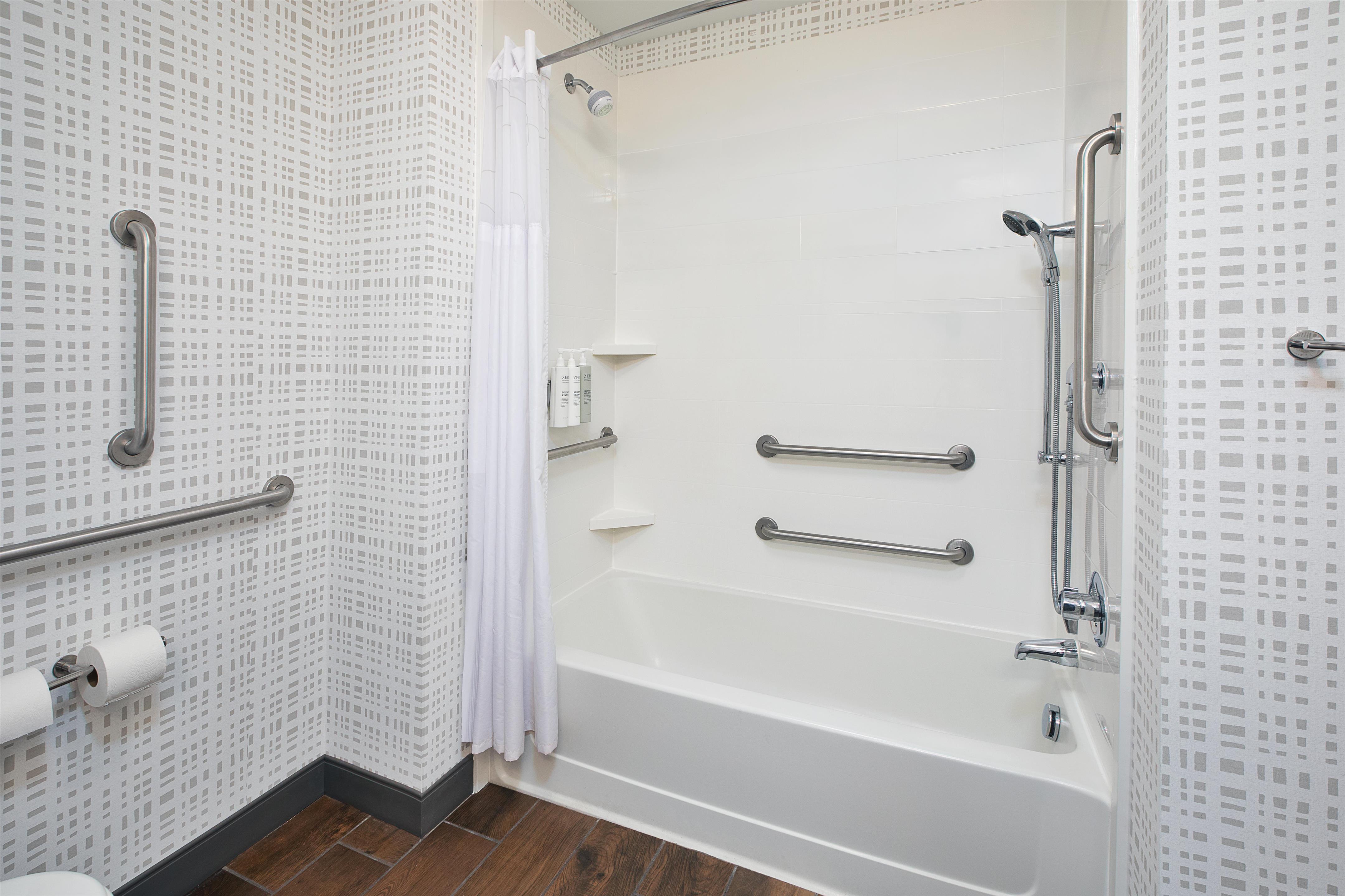 Guest room bath