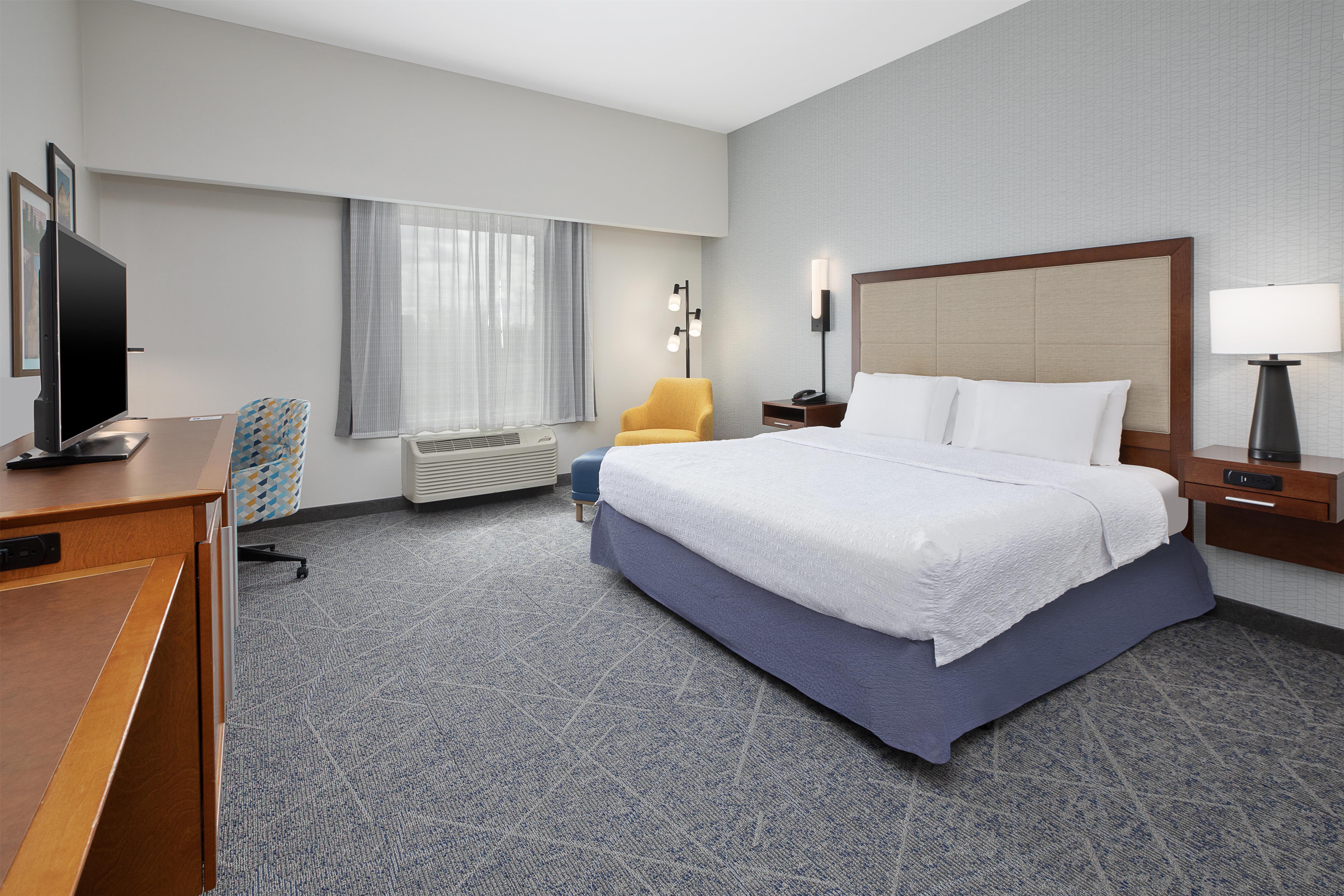Hampton Inn West Bloomfield/ Southfield - Tap to explore photos