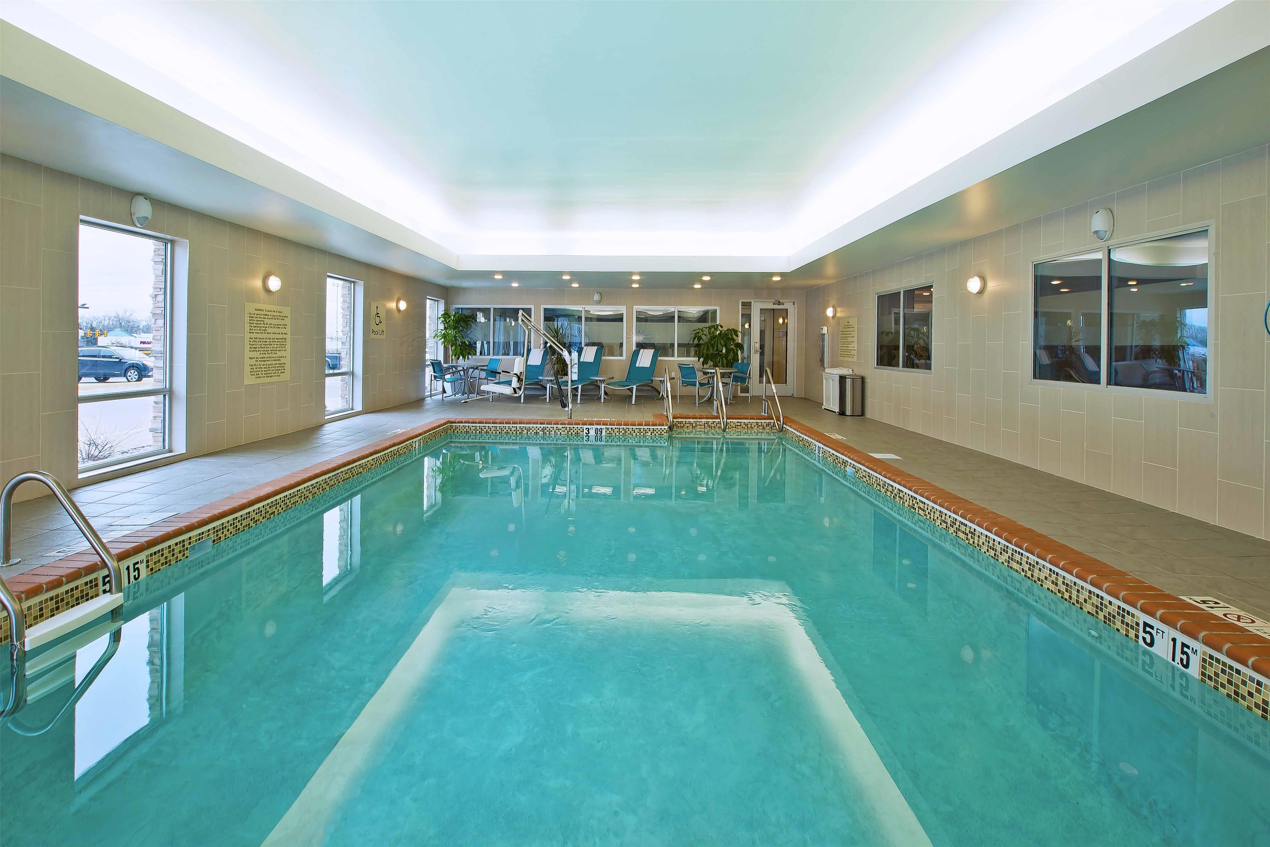 Pool | Hampton Inn Southfield/West Bloomfield