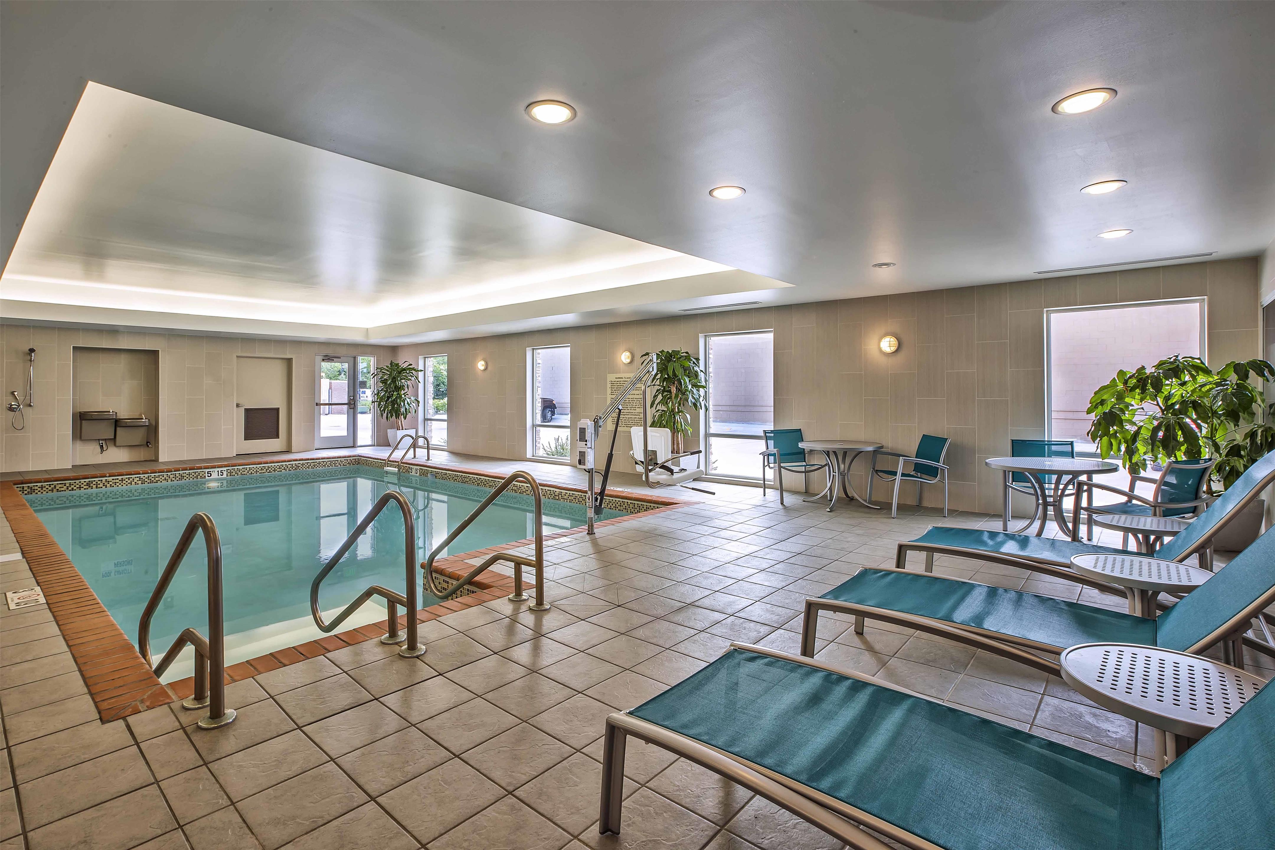 Pool | Hampton Inn Southfield/West Bloomfield