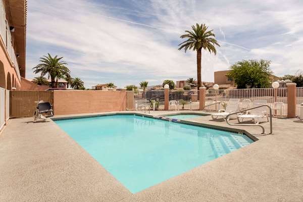 Pool - Days Inn Bullhead City