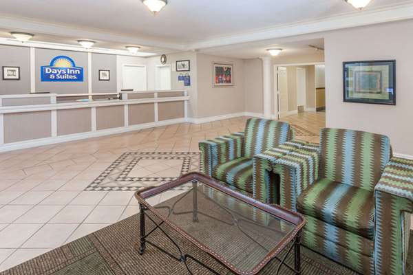  - Days Inn & Suites Arlington Heights