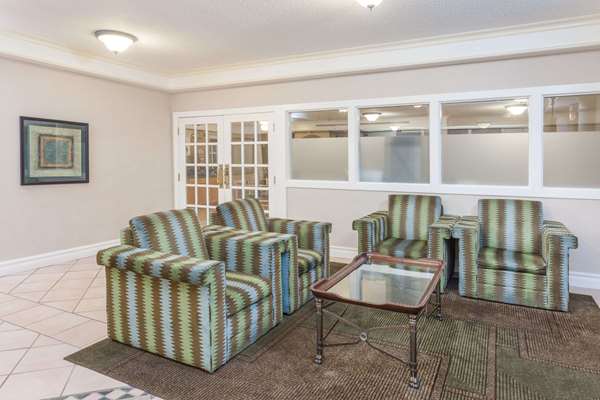  - Days Inn & Suites Arlington Heights