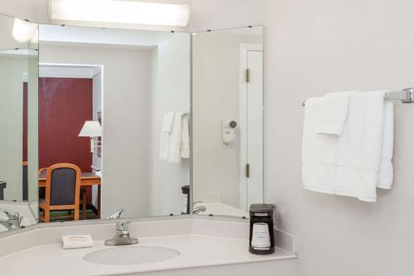  - Days Inn & Suites Arlington Heights