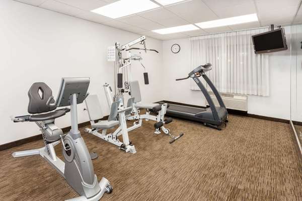 Fitness/ Exercise Room - Days Inn & Suites Arlington Heights