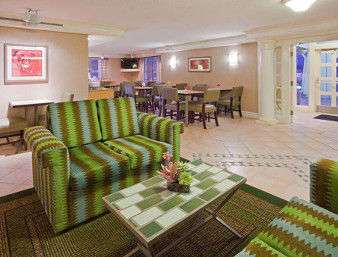  - Days Inn & Suites Schaumburg