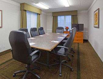  - Days Inn & Suites Schaumburg