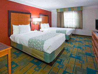  - Days Inn & Suites Schaumburg