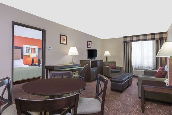 Suite - Wyndham Garden Hotel Houston