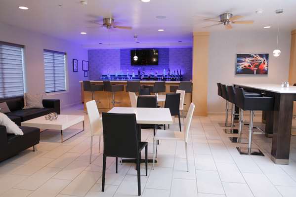 Bar - Wyndham Garden Hotel Houston