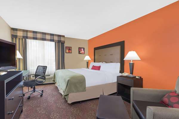 Suite - Wyndham Garden Hotel Houston