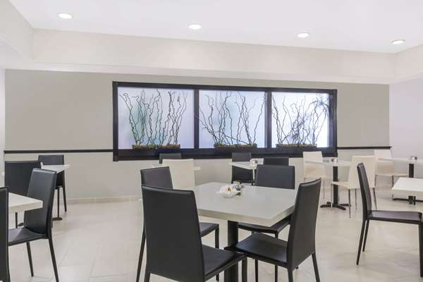 Restaurant - Wyndham Garden Hotel Houston